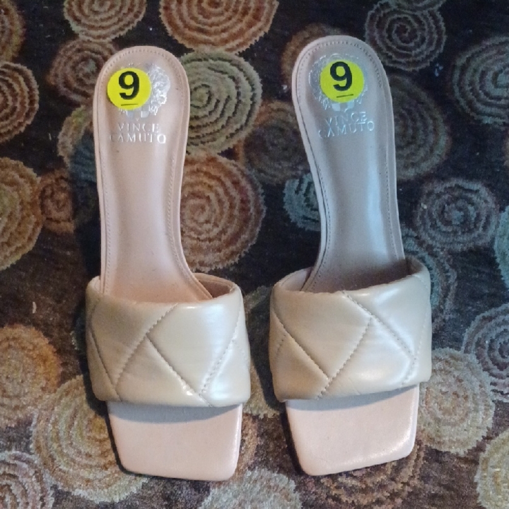 Vince Camuto Quilted Slide Mules in Light Beige. NWT Never Worn Size 9